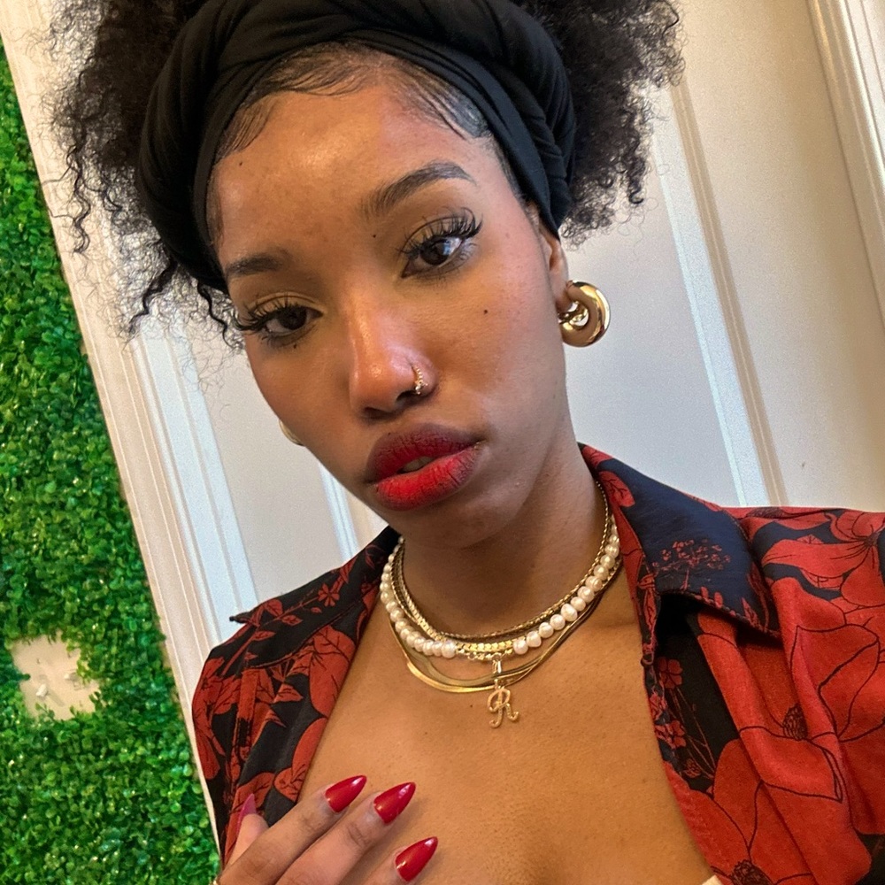 Meet your Posher, Reni